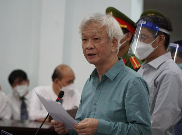 Ông Nguyễn Chiến Thắng tại một phiên toà sai phạm về quản lý đất đai năm 2022. 