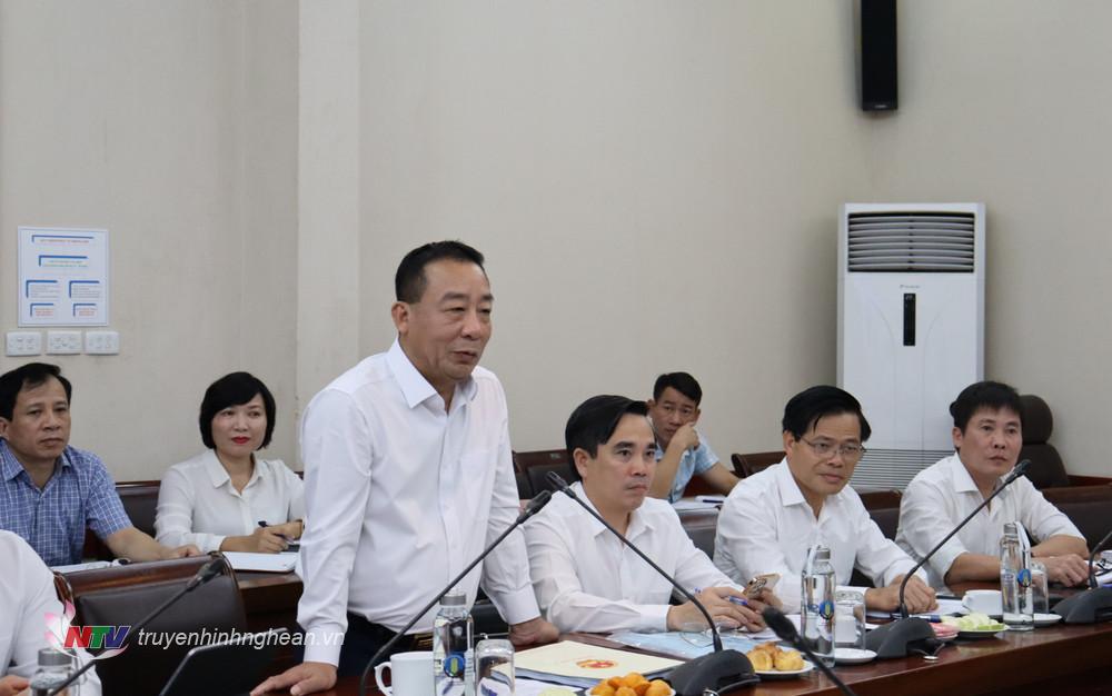 Phó Chủ tịch UBND tỉnh Nghệ An Nguyễn Văn Đệ phát biểu tại cuộc họp.