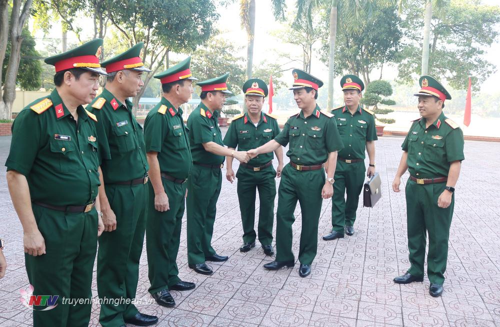 Thiếu tướng Hà Như Lợi, Phó Chủ nhiệm Tổng Cục Hậu cần Quân đội Nhân dân Việt Nam kiểm tra công tác hậu cần tại Trường Quân sự Quân khu 4.