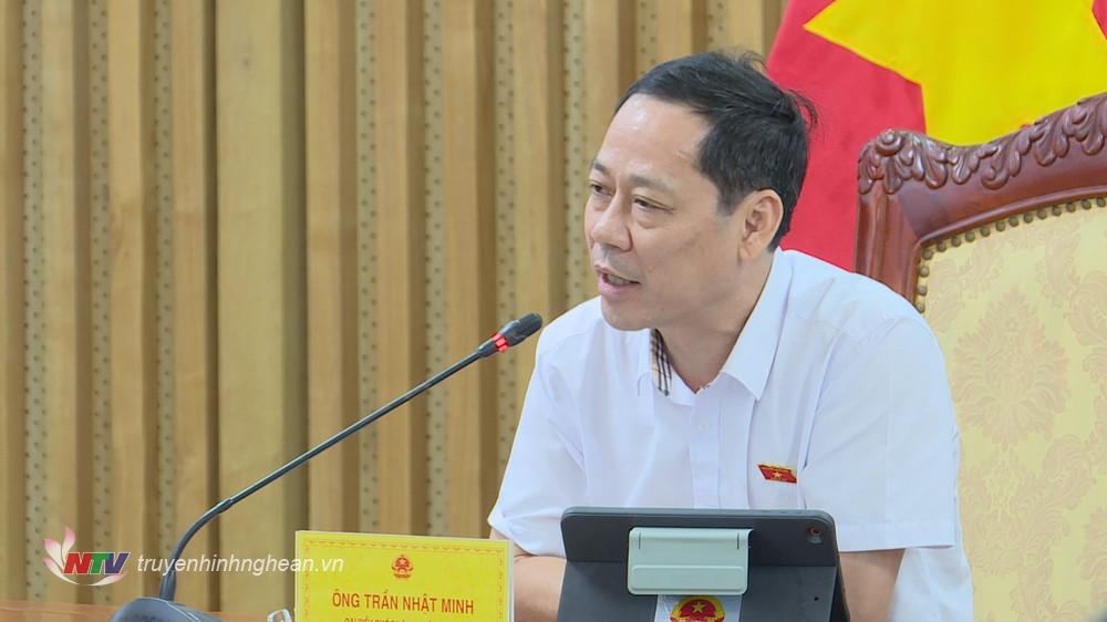 Ông Trần Nhật Minh - Đại biểu Quốc hội chuyên trách Đoàn đại biểu Quốc hội tỉnh phát biểu tại hội nghị.