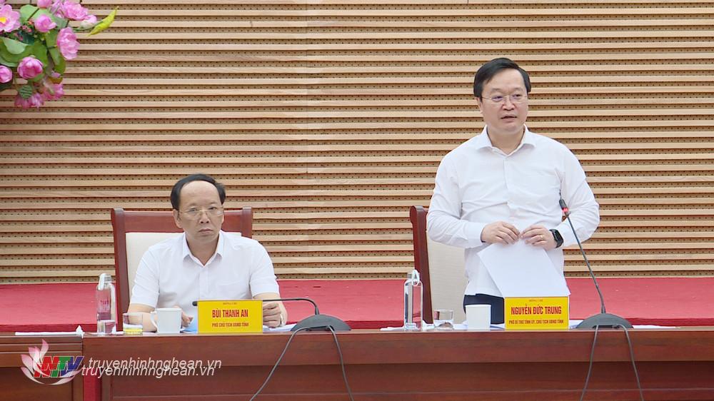 Chủ tịch UBND tỉnh Nguyễn Đức Trung phát biểu kết luận tại phiên họp 