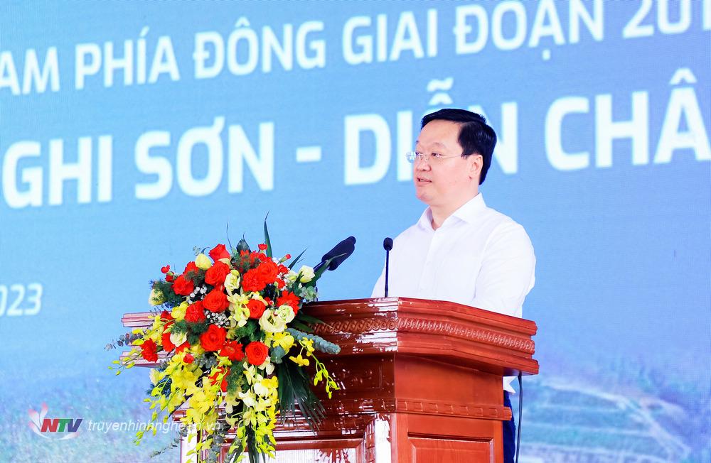 Chủ tịch UBND tỉnh Nghệ An Nguyễn Đức Trung phát biểu tại buổi lễ.
