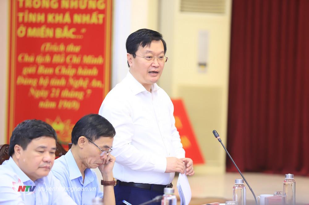 Phó Bí thư Tỉnh ủy, Chủ tịch UBND tỉnh Nghệ An Nguyễn Đức Trung phát biểu tại Hội nghị 