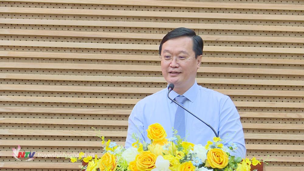 Chủ tịch UBND tỉnh Nguyễn Đức Trung phát biểu giao nhiệm vụ cho các đồng chí được bổ nhiệm.