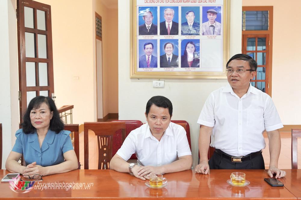 Trưởng Ban Dân vận Tỉnh ủy Ngọc Kim Nam phát biểu tại buổi trao tặng.