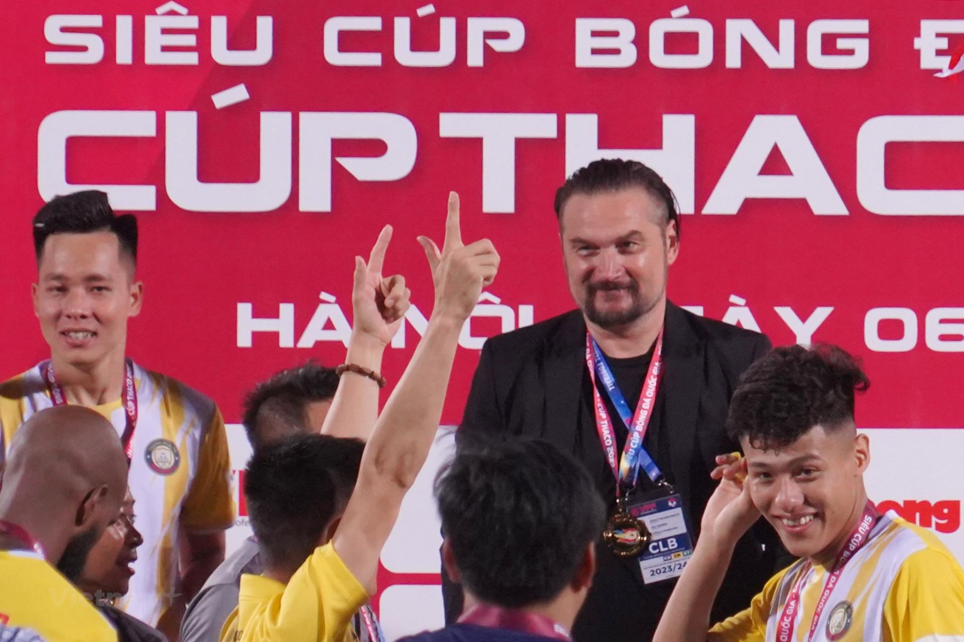 Tài thao lược của Huấn luyện viên Popov Velizar có thể giúp Đông Á Thanh Hóa tạo bất ngờ trong cuộc đua vô địch V-League 2023/24. 