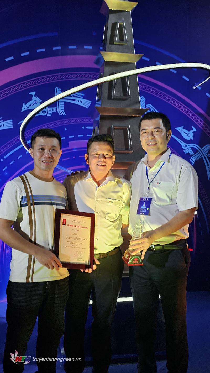 Các tác giả: Nguyễn Hưng - Ngọc Dũng - Lang Linh - phim tư liệu Những cử nhân ở rẫy nhận giải B giải Báo chí Quốc gia năm 2024