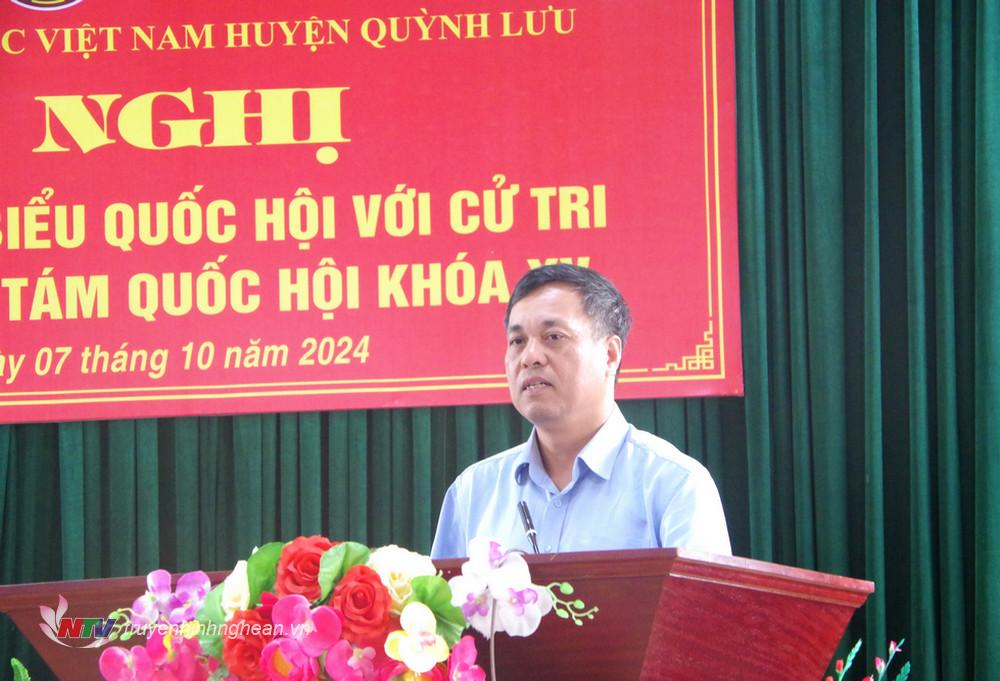 Ông Hoàng Văn Bộ - Phó Bí thưu Huyện uỷ, Chủ tịch UBND huyện Quỳnh Lưu trả lời, giải trình một số ý kiến của cử tri tại buổi tiếp xúc.