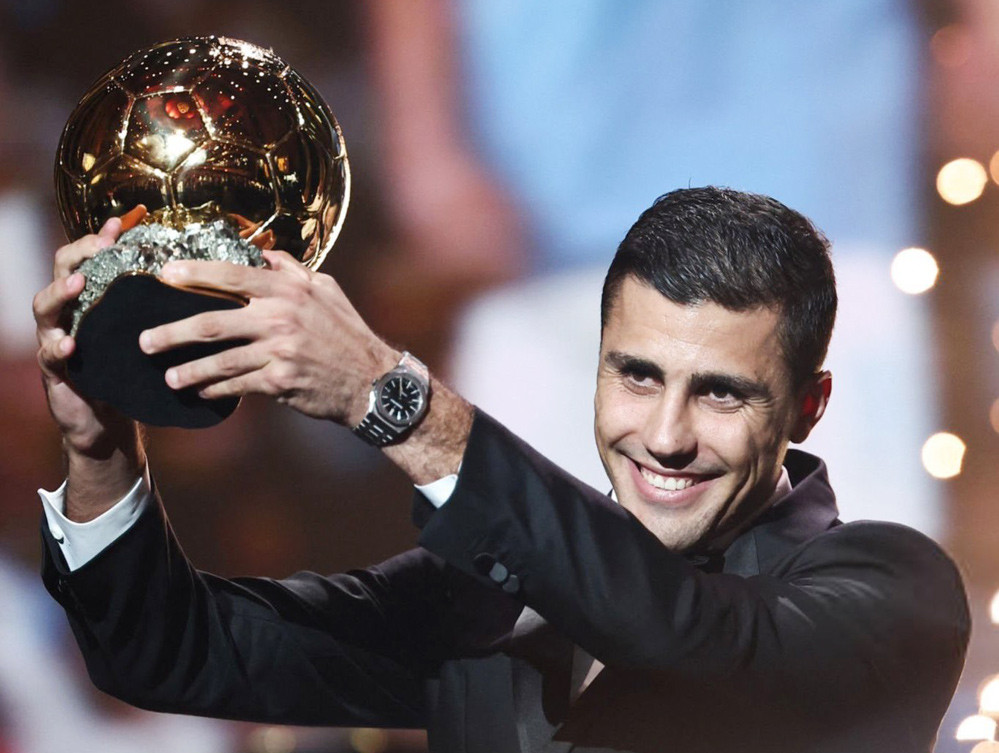 Cầu thủ người Tây Ban Nha hạnh phục với danh hiệu cao quý - Ảnh: Ballon dOr