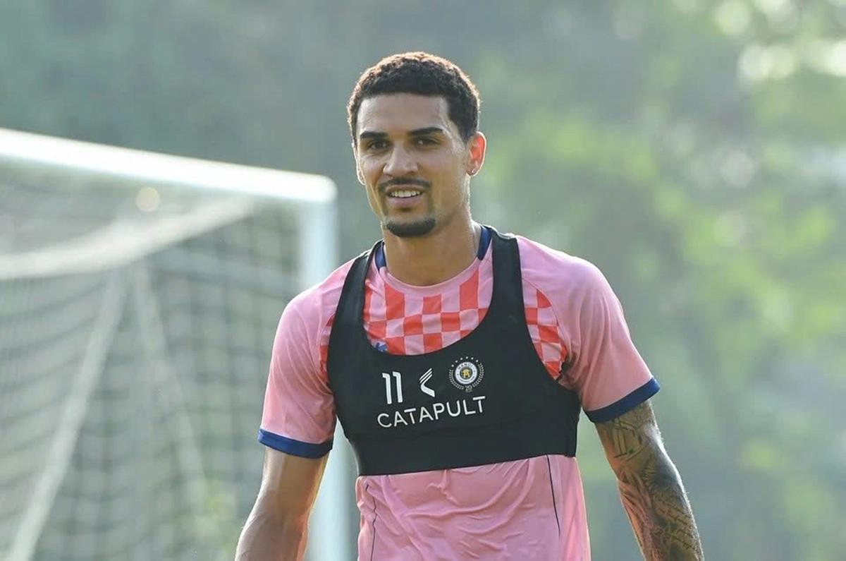 Đỗ Hoàng Hên chuẩn bị ra mắt Hà Nội FC với tư cách nội binh. Ảnh: Hà Nội FC