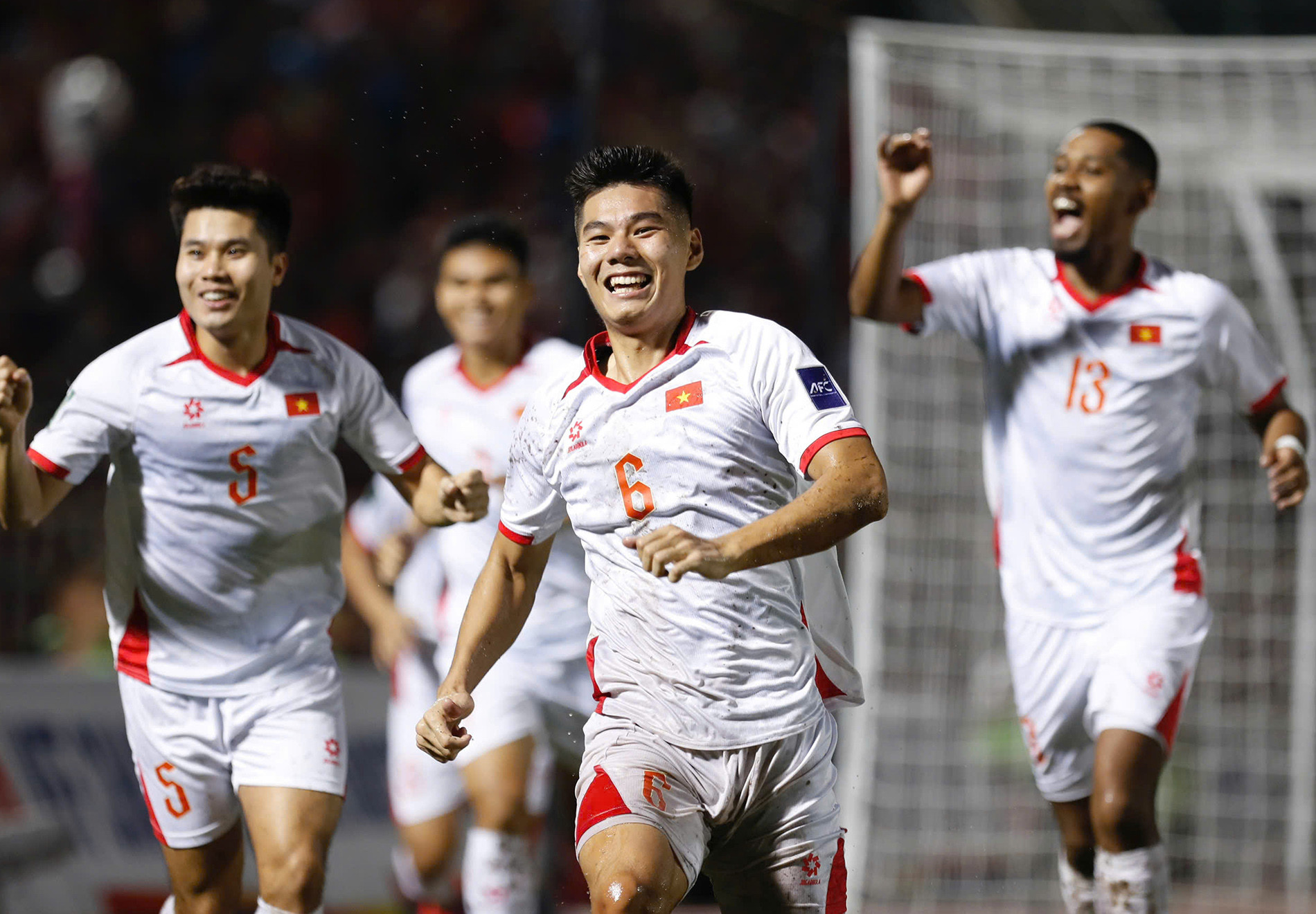 Đội tuyển Việt Nam có bước tiến mạnh mẽ trên BXH FIFA tháng 10, tăng 3 bậc lên hạng 111 thế giới sau hai chiến thắng liên tiếp trước Nepal tại vòng loại Asian Cup 2027.