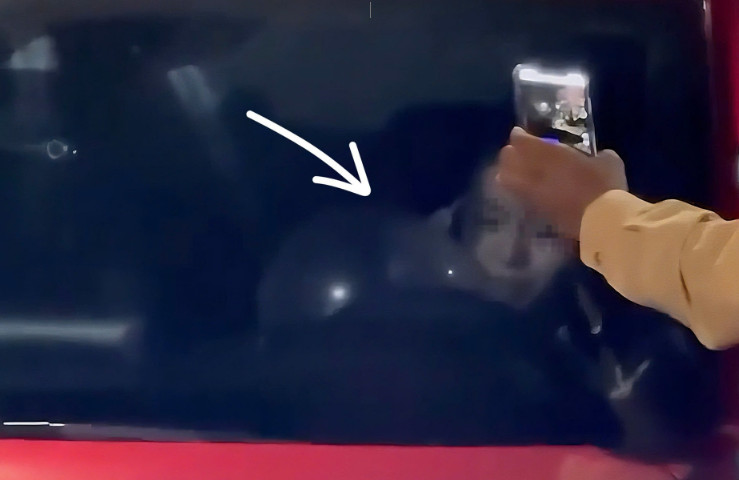 Nữ tài xế hút bóng cười ngay trong xe. Ảnh: CACC