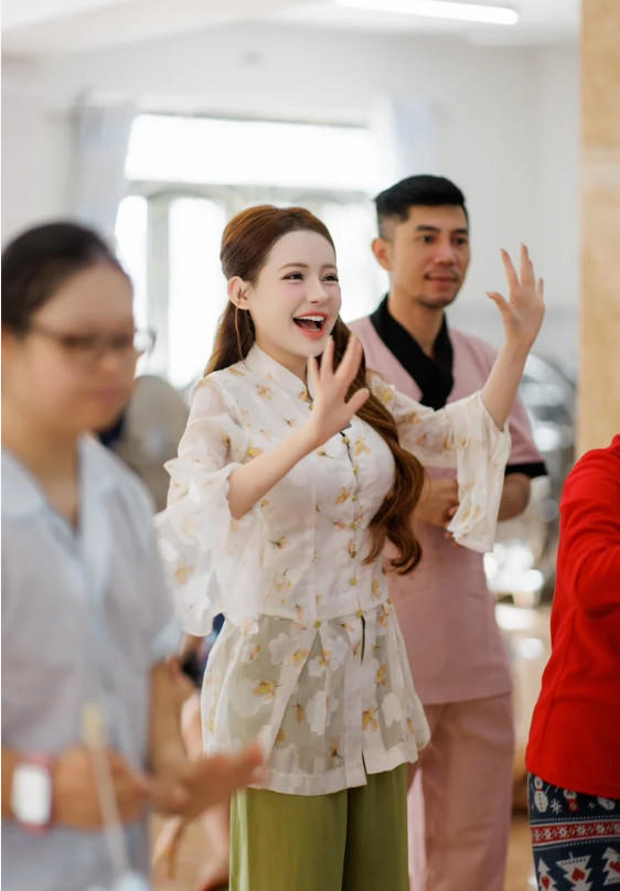 Hình ảnh Ngân 98 trước khi vụ việc xảy ra. Ảnh: FBNV