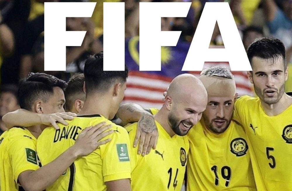  Các cầu thủ Malaysia chờ FIFA xử lý.