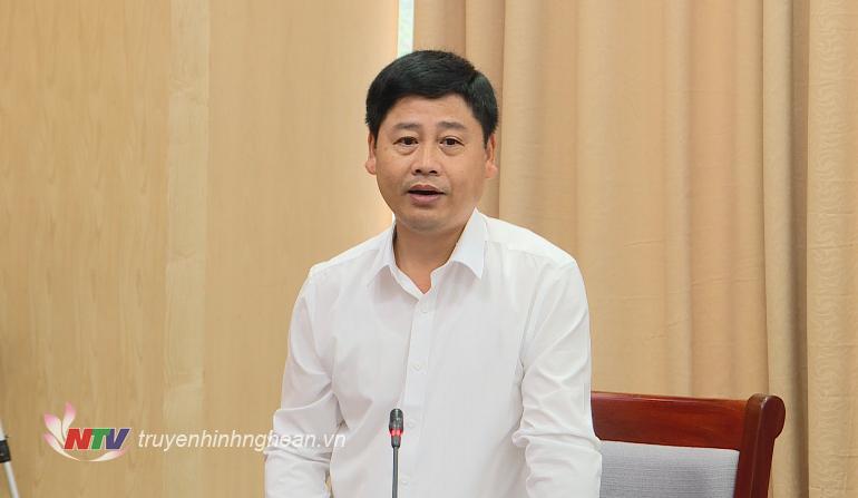 Đồng chí Trần Minh Ngọc - Chủ tịch Hội Nhà báo tỉnh, Giám đốc Đài PTTH Nghệ An phát biểu tại buổi làm việc.