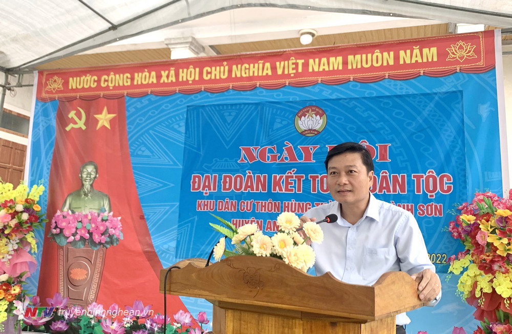 Phó Chủ tịch Thường trực UBND tỉnh Lê Hồng Vinh phát biểu tại ngày hội.