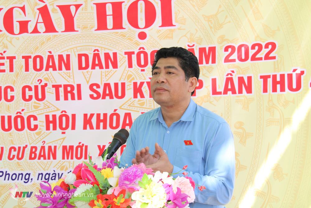 Đồng chí Vi Văn Sơn - Trưởng ban Dân tộc tỉnh phát biểu chung vui tại ngày hội.