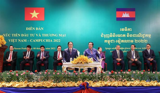 Thủ tướng Phạm Minh Chính và Thủ tướng Campuchia Samdech Techo Hun Sen tham dự Diễn đàn Xúc tiến Đầu tư và thương mại Việt Nam - Campuchia. 