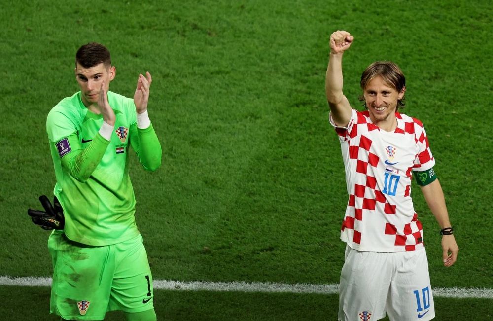 Trong khi đó, Croatia tạm thời dẫn đầu bảng F với 4 điểm và chỉ cần hòa Bỉ ở lượt trận cuối là chắc chắn đi tiếp.