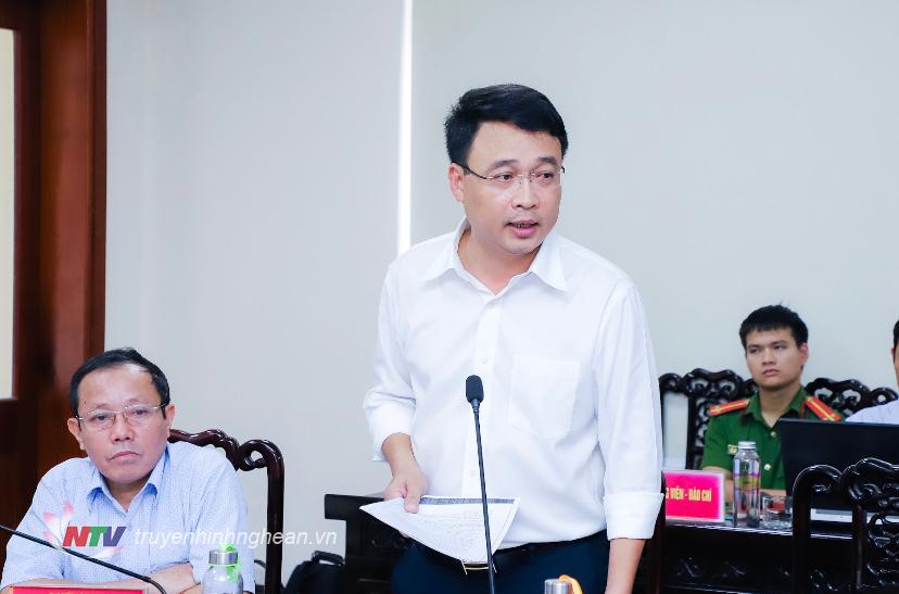 Phó Chủ tịch UBND huyện Hưng Nguyên báo cáo nội dung và kết quả giải quyết kiến nghị của công dân. 