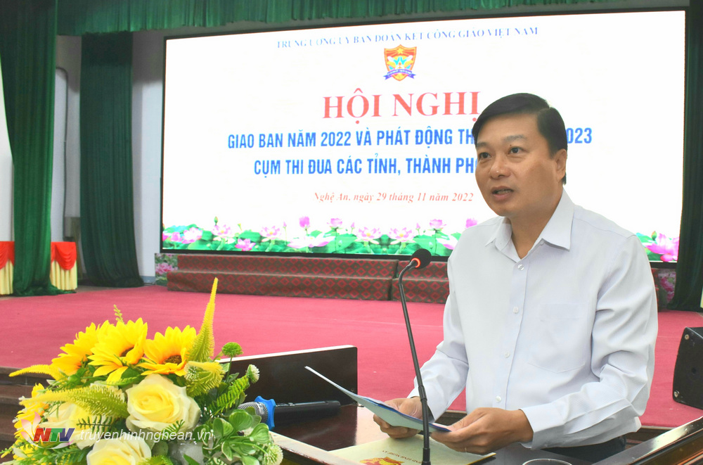 Đồng chí Lê Hồng Vinh - Uỷ viên BTV Tỉnh uỷ, Phó Chủ tịch Thường trực UBND tỉnh phát biểu tại hội nghị.