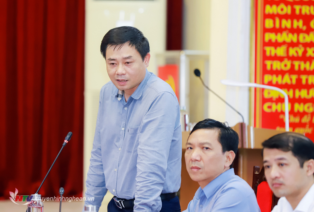 Đồng chí Hồ Lê Ngọc - Trưởng ban Nội chính Tỉnh ủy phát biểu tại hội nghị. 