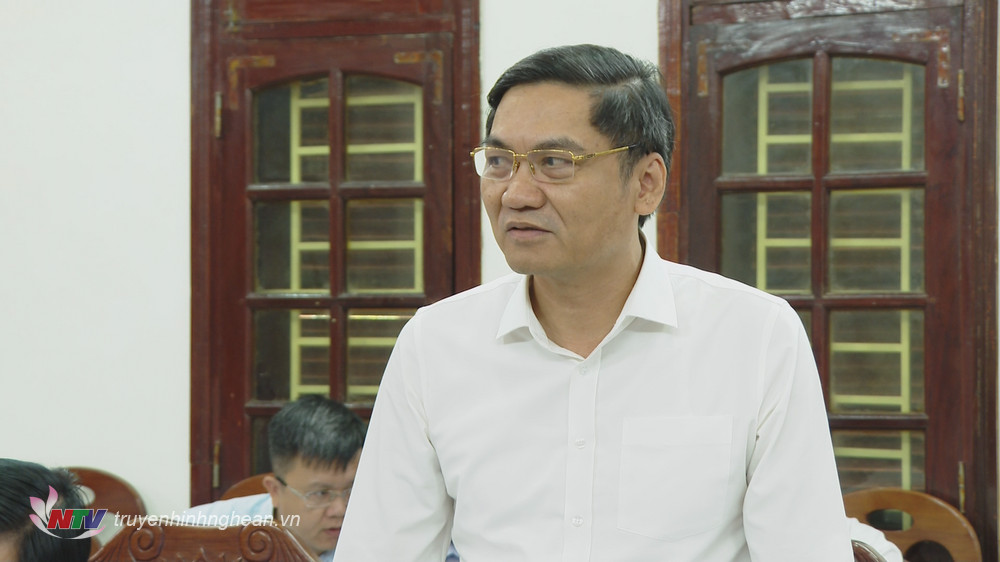 Đồng chí Hoàng Nghĩa Hiếu - Phó Bí thư Tỉnh uỷ phát biểu tại cuộc làm việc.