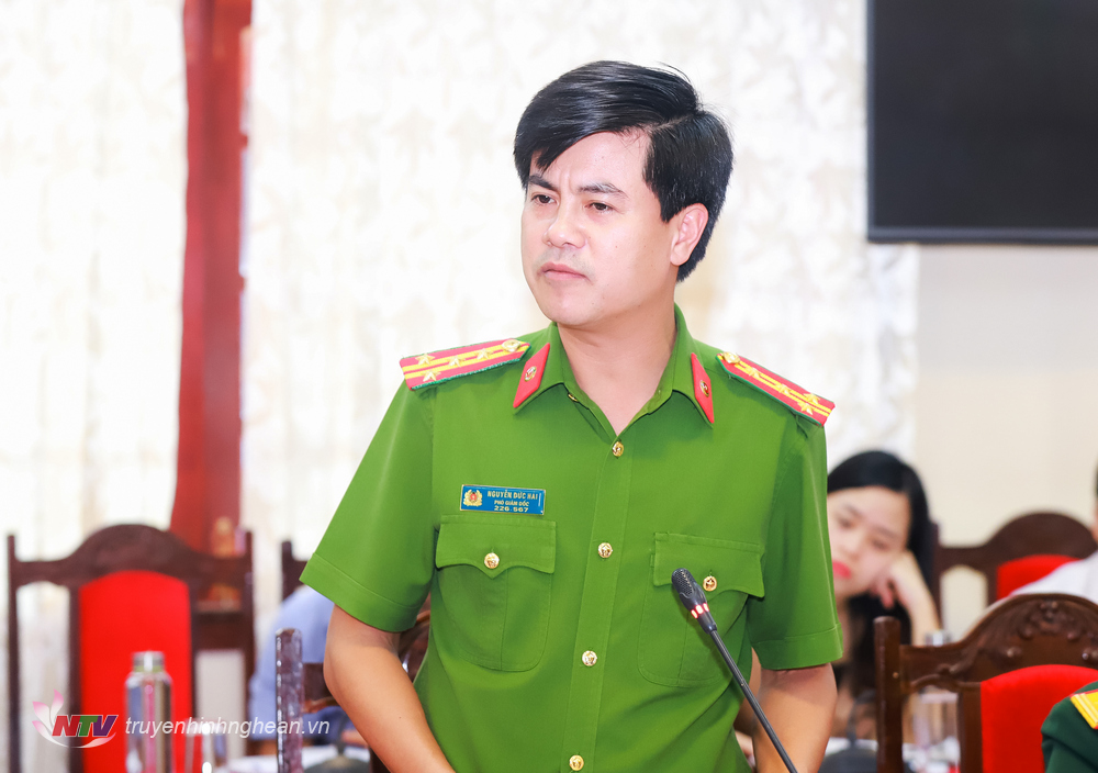 Đại tá Nguyễn Đức Hải - Phó Giám đốc Công an tỉnh phát biểu tại hội nghị. 