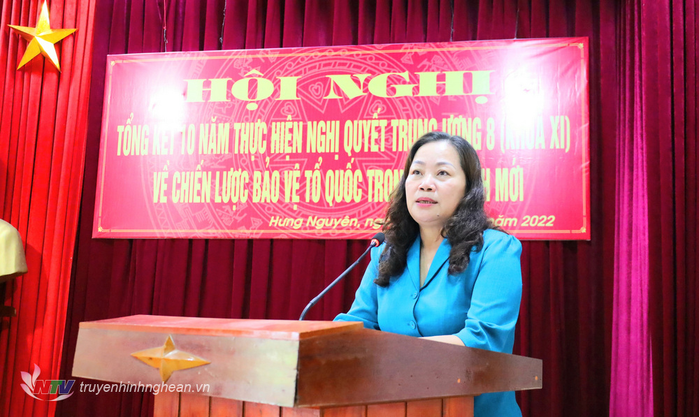 Đồng chí Nguyễn Thị Thu Hường - Uỷ viên BTV, Trưởng ban Tuyên giáo Tỉnh uỷ phát biểu chỉ đạo tại hội nghị.