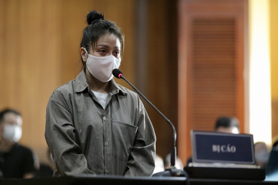 Vụ bé gái 8 tuổi bị bạo hành tử vong: 2 bị cáo thừa nhận hành vi phạm tội