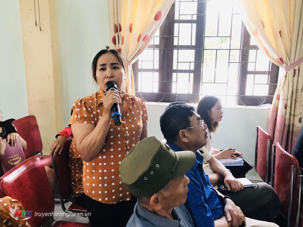 Cử tri Phan Thị Hiên ở xóm 5, xã Nghĩa Đồng kiến nghị giảm mức đóng bảo hiểm y tế cho học sinh.
