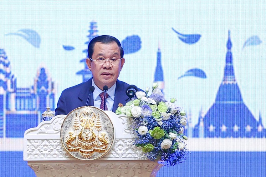 Thủ tướng Campuchia Hun Sen phát biểu tại lễ khai mạc Hội nghị Cấp cao ASEAN lần thứ 40, 41. Ảnh: VGP