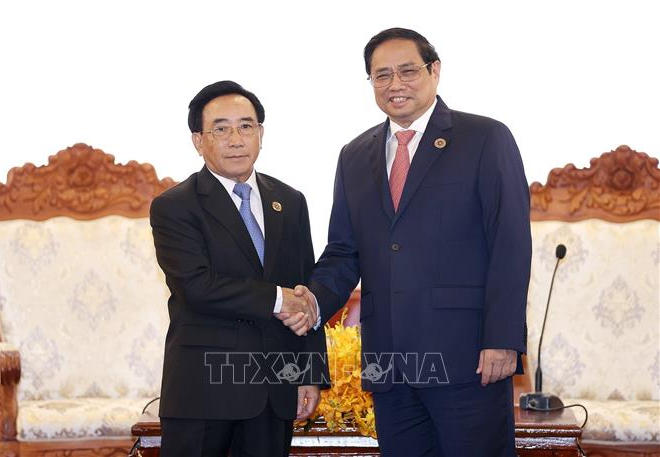 Thủ tướng Phạm Minh Chính gặp Thủ tướng Lào Phankham Viphavanh.