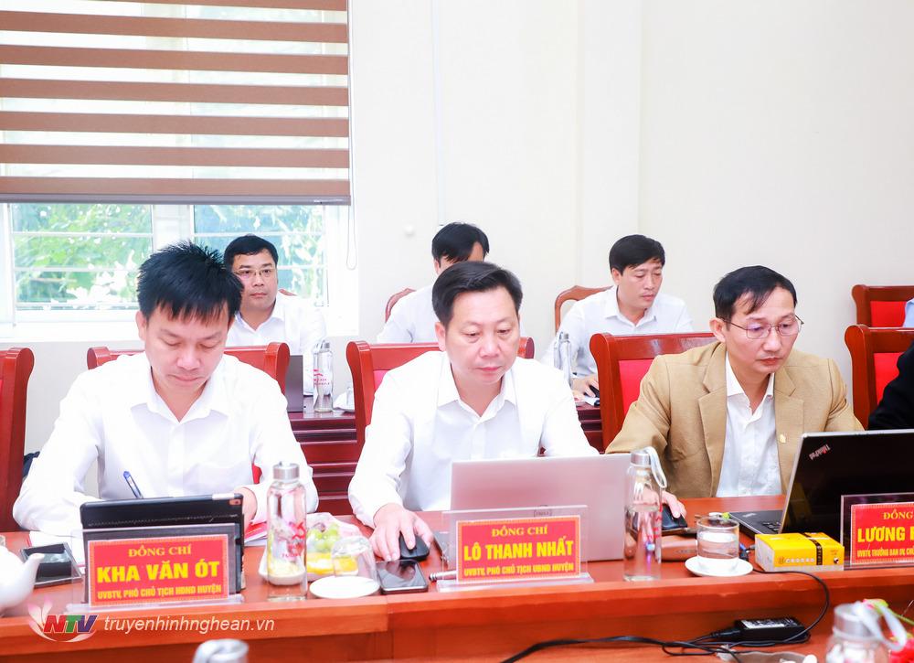 Lãnh đạo huyện Tương Dương dự cuộc làm việc.