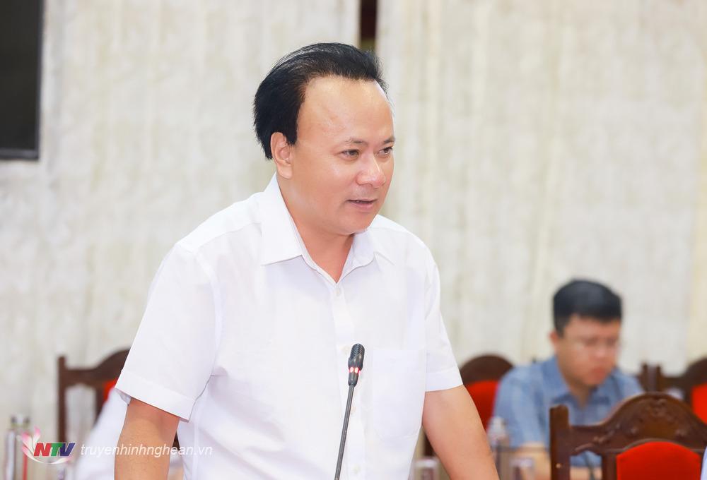Đồng chí Nguyễn Nam Đình - Ủy viên Ban Thường vụ Tỉnh ủy, Phó Chủ tịch Thường trực HĐND tỉnh góp ý về tổng kết Nghị quyết số 23. 