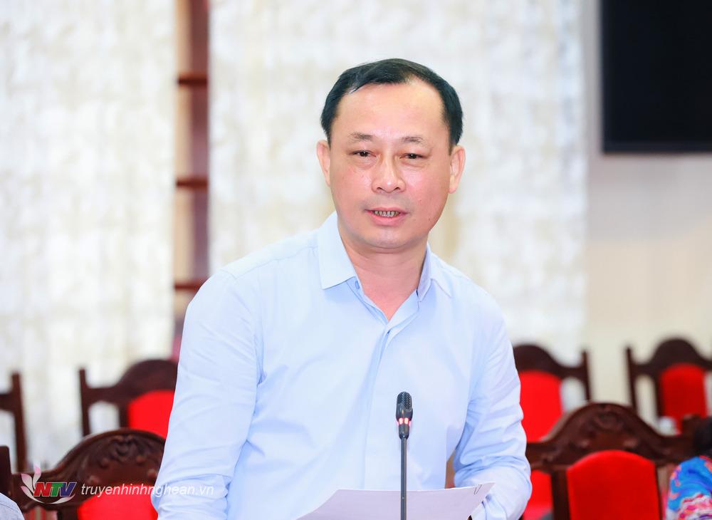 Đồng chí Phan Đức Đồng - Ủy viên Ban Thường vụ Tỉnh ủy, Bí thư Thành ủy Vinh phát biểu góp ý về tổng kết Nghị quyết số 23. 