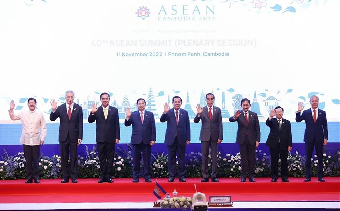 Thủ tướng Phạm Minh Chính và trưởng đoàn các nước ASEAN tại Phiên toàn thể Hội nghị cấp cao ASEAN lần thứ 40. 
