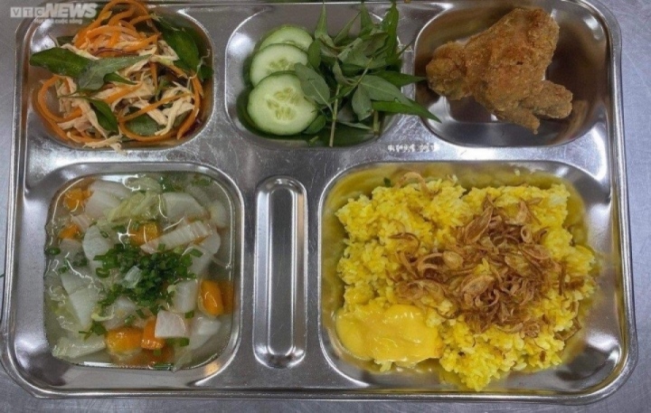 Suất ăn gây ngộ độc tại trường ISchool Nha Trang.
