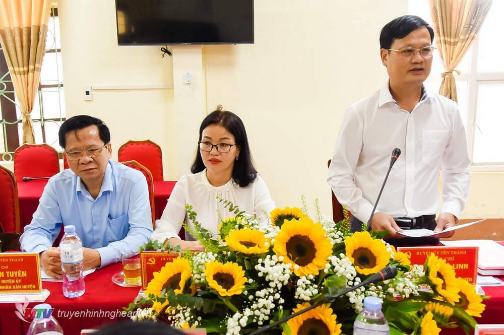 Phó Bí thư Huyện ủy Yên Thành Nguyễn Quý Linh phát biểu tại buổi làm việc.