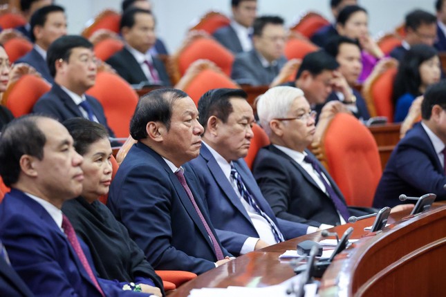 Các đại biểu tại Hội nghị Trung ương lần thứ sáu