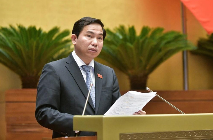 Chủ nhiệm Ủy ban Tài chính Ngân sách của Quốc hội Lê Quang Mạnh báo cáo tại Quốc hội. (