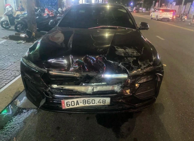 Xe Lexus bị hư hỏng sau cú tông trực diện vào xe ô tô 5 chỗ, ảnh: Công an TP Bà Rịa