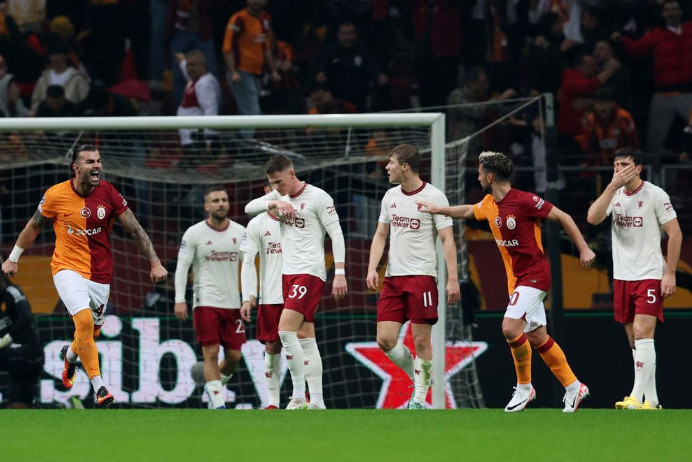 Galatasaray ngược dòng hòa MU 3-3