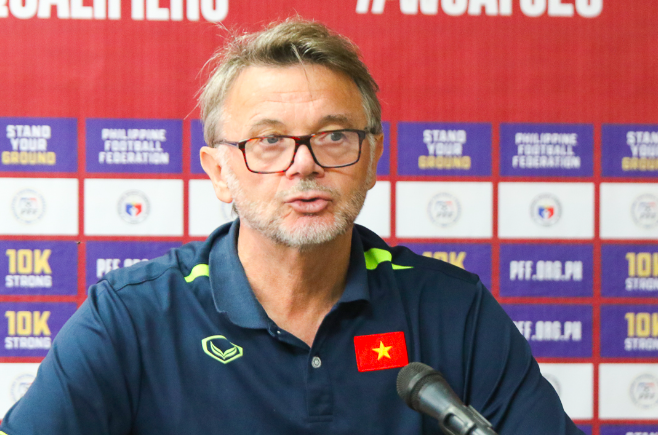 HLV Troussier cho biết tuyển Việt Nam đã sẵn sàng cho trận đấu chủ nhà Philippines