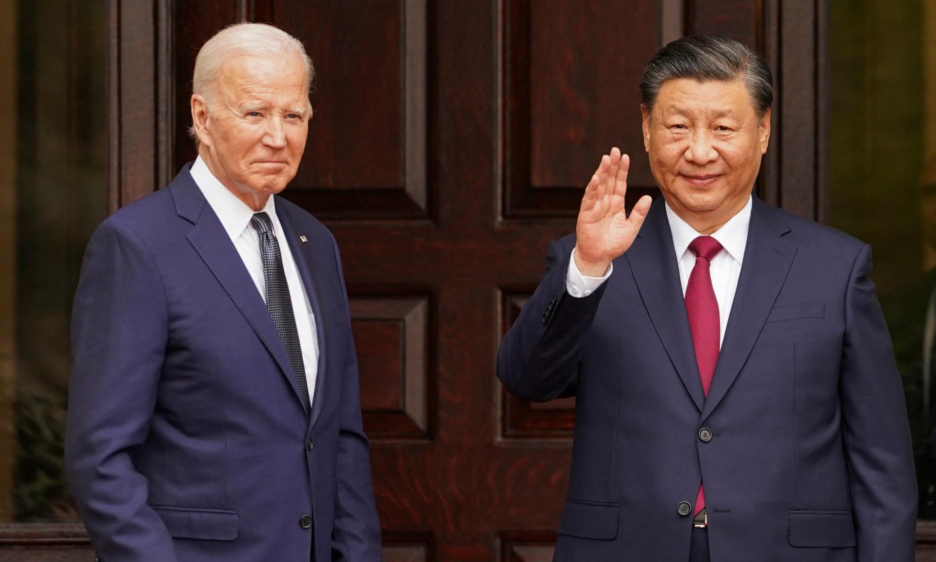 Tổng thống Biden (trái) và Chủ tịch Tập Cận Bình tại nhà vườn Filoli hôm 15/11. Ảnh: Reuters