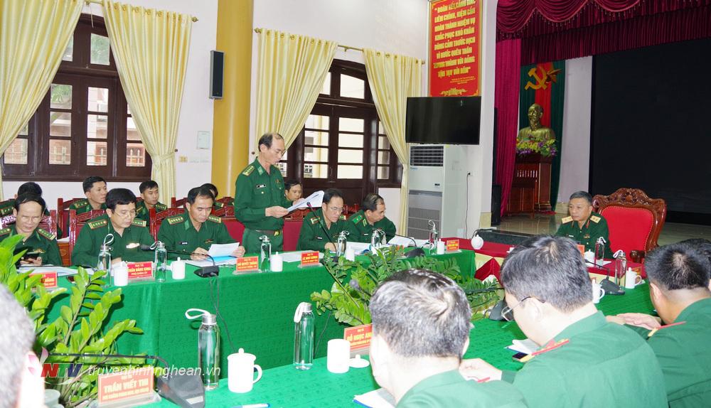 Đại tá Lê Như Cương, Bí thư Đảng uỷ, Chính uỷ báo cáo với đoàn công tác