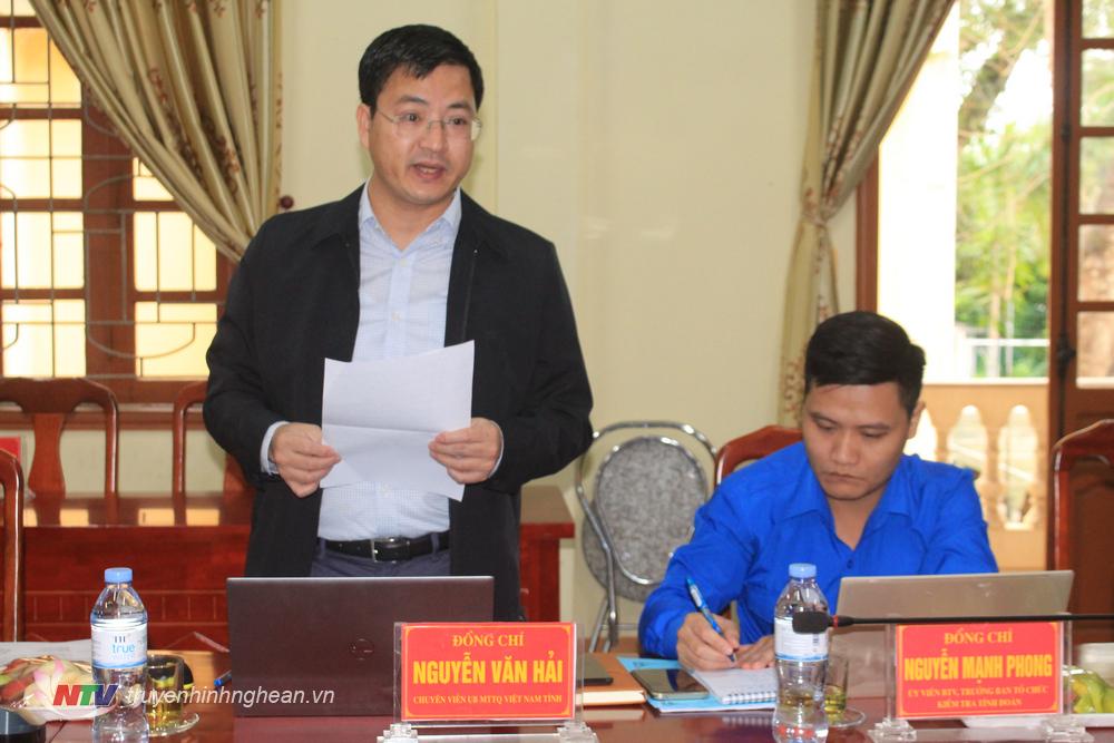 Đồng chí Nguyễn Văn Hải- chuyên viên Uỷ ban MTTQ Việt Nam tỉnh phát biểu tại buổi giám sát tại Quỳ Hợp.