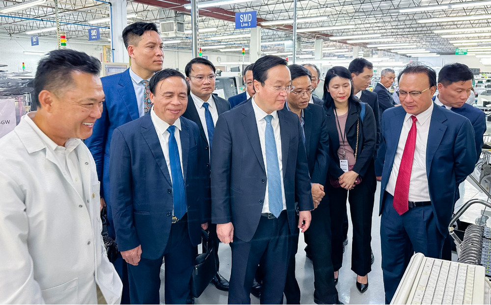 Chủ tzỉnh Nghệ An cũng đã Chủ tịch UBND tỉnh Nguyễn Đức Trung cùng đoàn công tác của tỉnh đến thăm nhà máy của Công ty National Circuit Assembly (NCA) có trụ sở tại thành phố Garland.