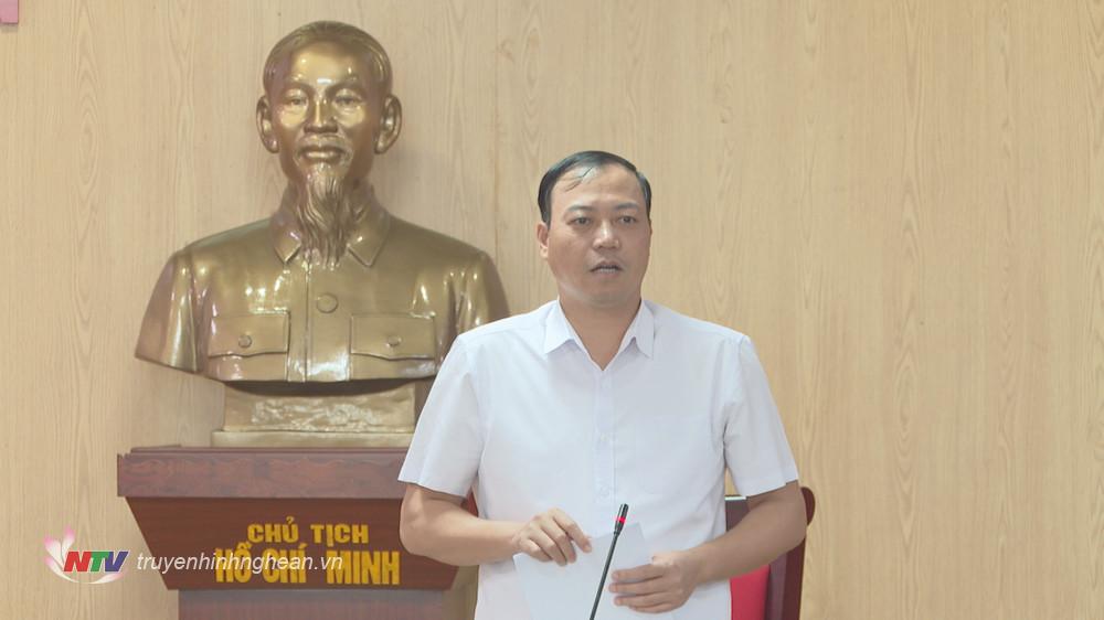Trưởng ban Văn hóa – Xã hội HĐND tỉnh Chu Đức Thái phát biểu tại cuộc họp.