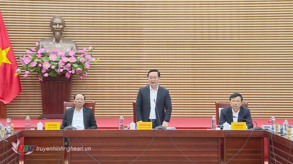 Chủ tịch UBND tỉnh Nguyễn Đức Trung kết luận các nội dung tại phiên họp. 